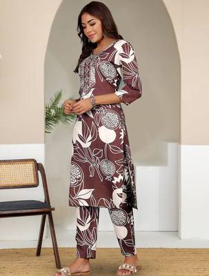 Women Floral Printed Kurta with Trousers 4
