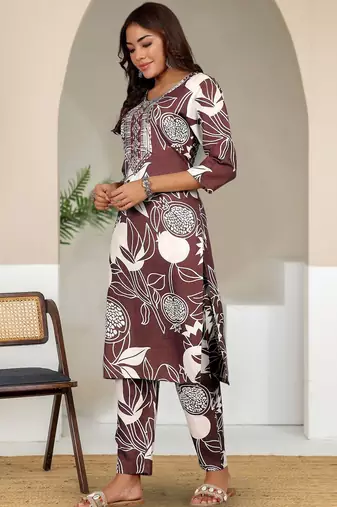 Women Floral Printed Kurta with Trousers