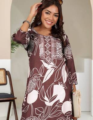Women Floral Printed Kurta with Trousers 6