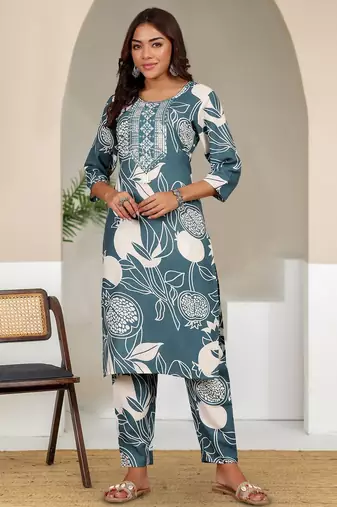 Women Floral Printed Kurta with Trousers