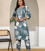 Women Floral Printed Kurta with Trousers
