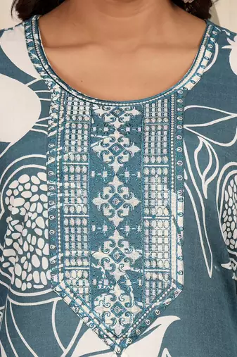 Women Floral Printed Kurta with Trousers