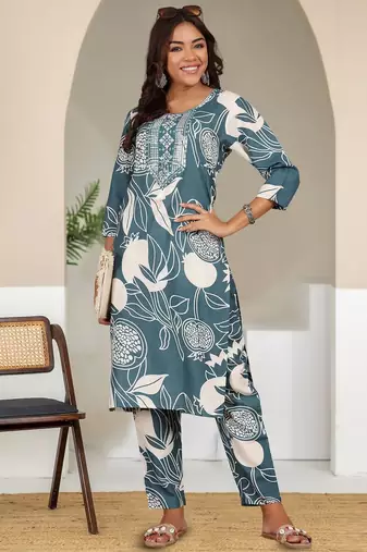 Women Floral Printed Kurta with Trousers
