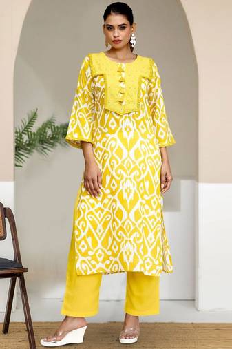 Women Ethnic Motifs Printed Kurta with Trousers