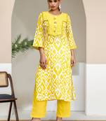 Women Ethnic Motifs Printed Kurta with Trousers