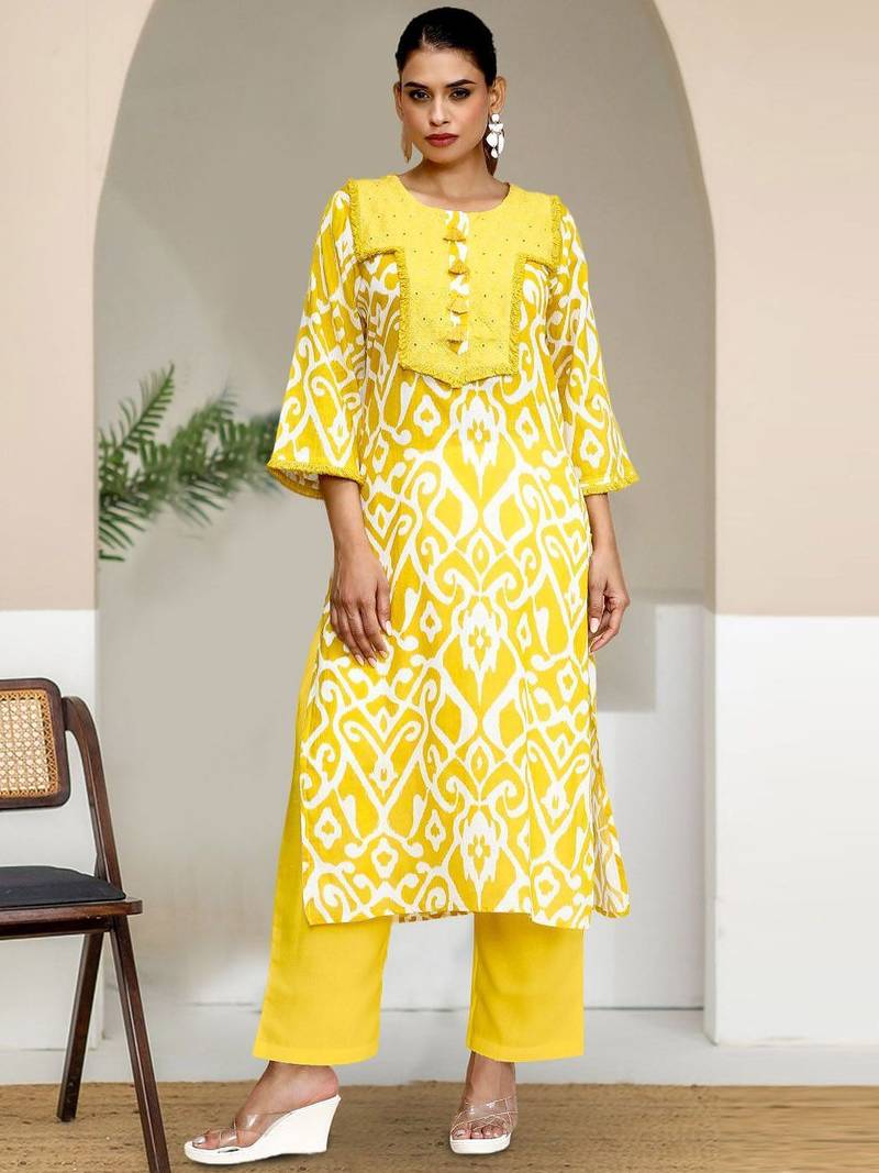 Women Ethnic Motifs Printed Kurta with Trousers