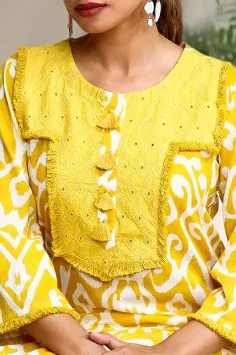 Women Ethnic Motifs Printed Kurta with Trousers