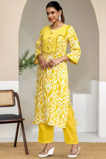 Women Ethnic Motifs Printed Kurta with Trousers
