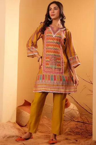 Women Chevron Printed Kurta with Trousers
