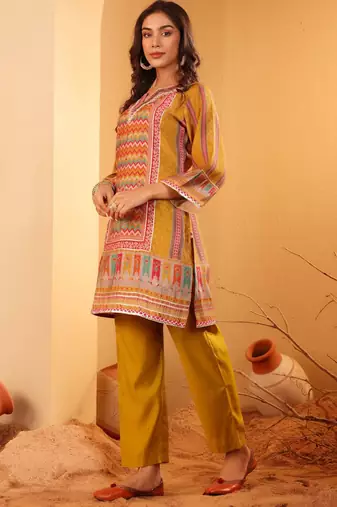 Women Chevron Printed Kurta with Trousers