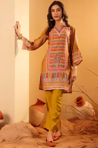 Women Chevron Printed Kurta with Trousers
