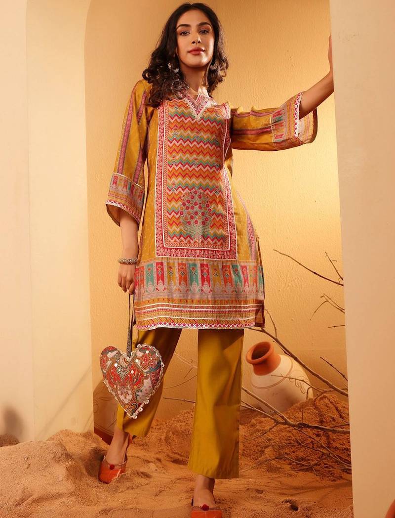 Women Chevron Printed Kurta with Trousers