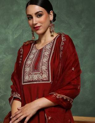 Ethnic Motifs Embroidered Round Neck Sequinned Kurta With Trousers & Dupatta 2