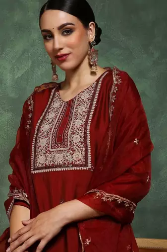 Ethnic Motifs Embroidered Round Neck Sequinned Kurta With Trousers & Dupatta