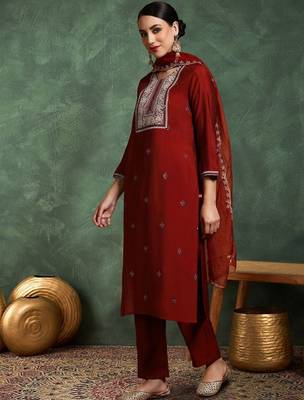 Ethnic Motifs Embroidered Round Neck Sequinned Kurta With Trousers & Dupatta 3