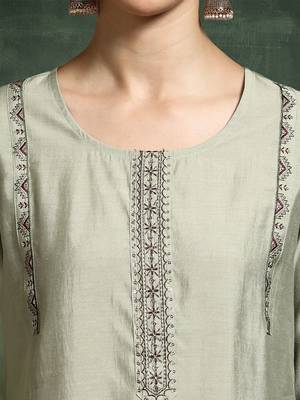 Women Ethnic Motifs Embroidered Kurta With Trousers & Dupatta Kurta Sets 2