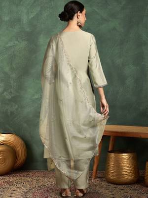 Women Ethnic Motifs Embroidered Kurta With Trousers & Dupatta Kurta Sets 4