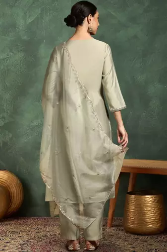 Women Ethnic Motifs Embroidered Kurta With Trousers & Dupatta Kurta Sets