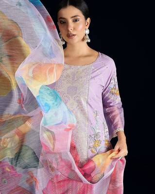 Women Floral Embroidered Cotton Kurta with Trousers & Dupatta 2