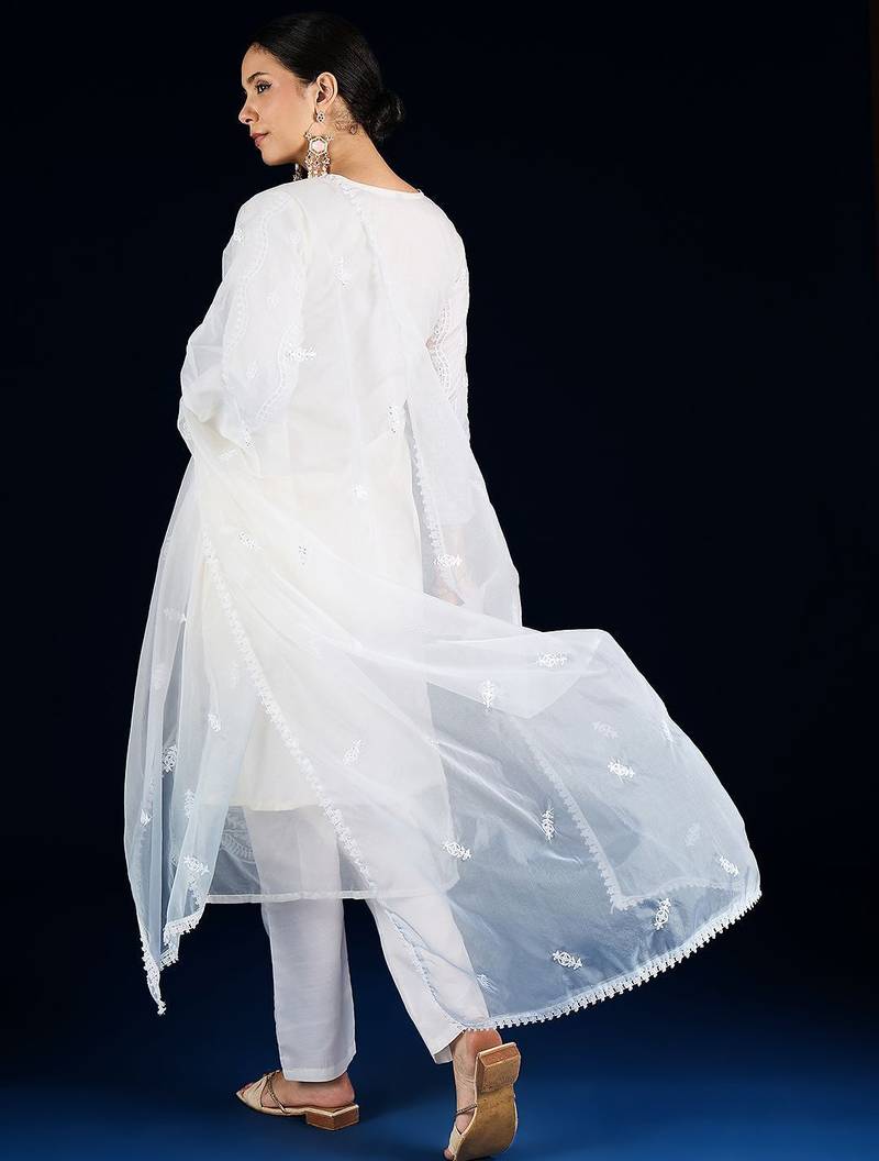 Women Floral Embroidered Kurta with Trousers & Dupatta