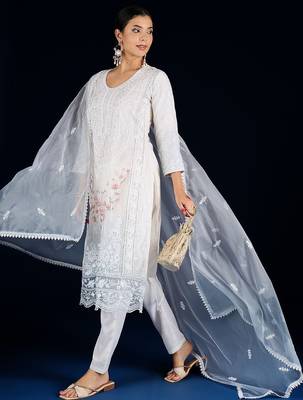 Women Floral Embroidered Kurta with Trousers & Dupatta 7