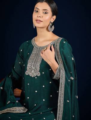 Floral Embroidered Zari Straight Kurta With Trousers & Dupatta 2