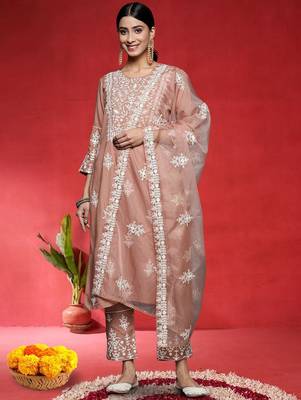 Women Ethnic Motifs Embroidered Thread Work Pure Cotton Kurta Set With Dupatta 4