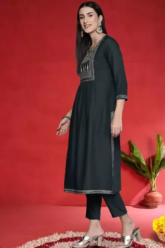 Women Ethnic Motif Embroidered Sequinned Kurta with Trousers & Dupatta