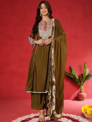 Floral Embroidered Thread Work Straight Kurta With Trousers & Dupatta 1
