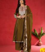 Floral Embroidered Thread Work Straight Kurta With Trousers & Dupatta
