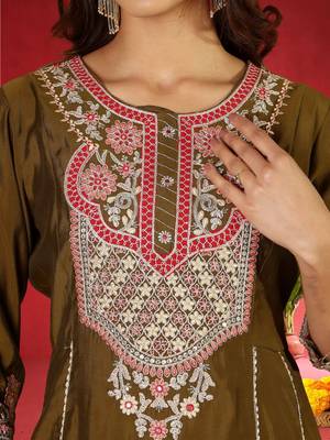 Floral Embroidered Thread Work Straight Kurta With Trousers & Dupatta 2