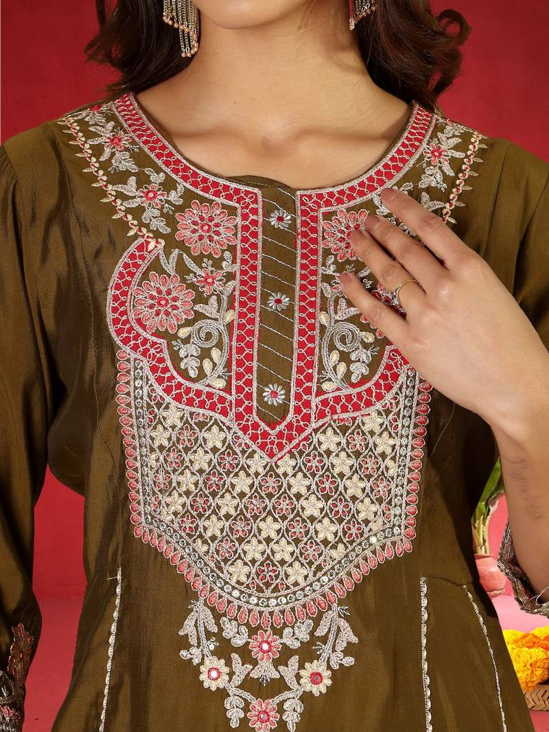 Floral Embroidered Thread Work Straight Kurta With Trousers & Dupatta
