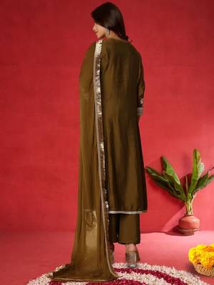 Floral Embroidered Thread Work Straight Kurta With Trousers & Dupatta 5