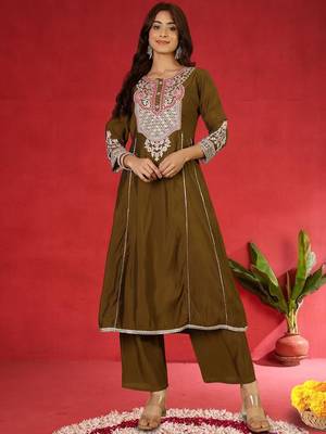 Floral Embroidered Thread Work Straight Kurta With Trousers & Dupatta 6