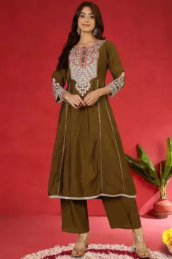 Floral Embroidered Thread Work Straight Kurta With Trousers & Dupatta