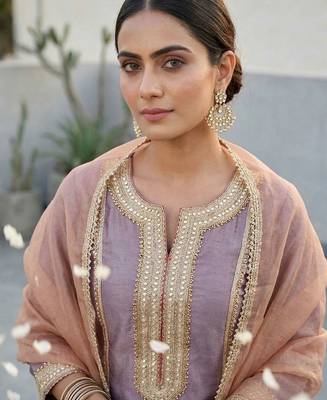 Women Solid Kurta with Trouser & Dupatta 2