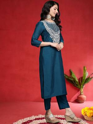 Women Ethnic Motifs Embroidered Kurta with Trouser & Dupatta 4