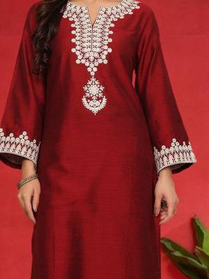 Women Embroidered Regular Thread Work Kurta with Trousers & With Dupatta 2