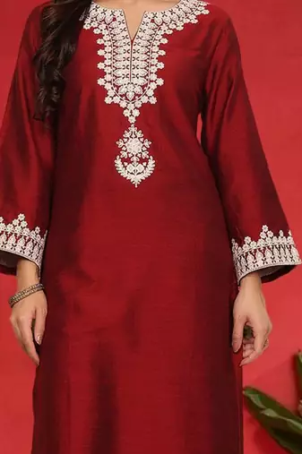 Women Embroidered Regular Thread Work Kurta with Trousers & With Dupatta