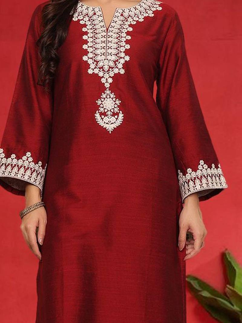 Women Embroidered Regular Thread Work Kurta with Trousers & With Dupatta