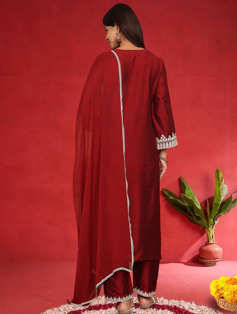 Women Embroidered Regular Thread Work Kurta with Trousers & With Dupatta