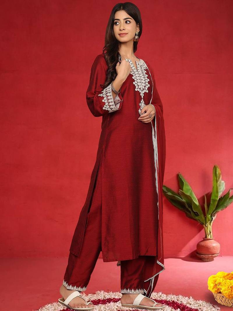 Women Embroidered Regular Thread Work Kurta with Trousers & With Dupatta