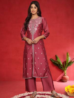 Floral Embroidered Pure Silk Thread Work Straight Kurta With Trousers & Dupatta 6