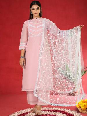 Women Floral Regular Kurta with Trousers & Dupatta 1