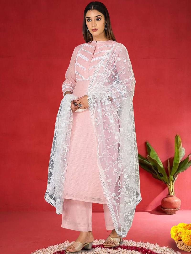 Women Floral Regular Kurta with Trousers & Dupatta