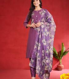 Women Floral Embroidered Kurta with Trouser & Dupatta