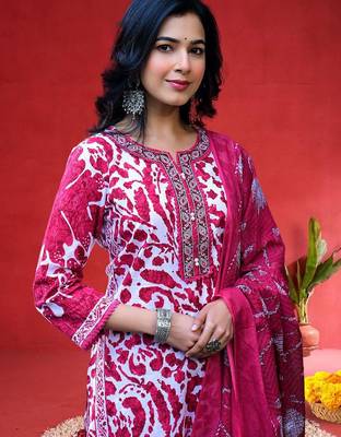 Floral Printed Thread Work Straight Kurta With Trousers & Dupatta 2
