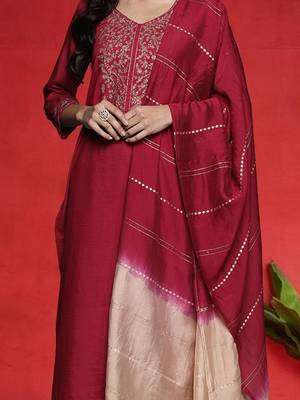 Ethnic Motifs Embroidered V-Neck Zari Straight Kurta With Trousers & Dupatta 2