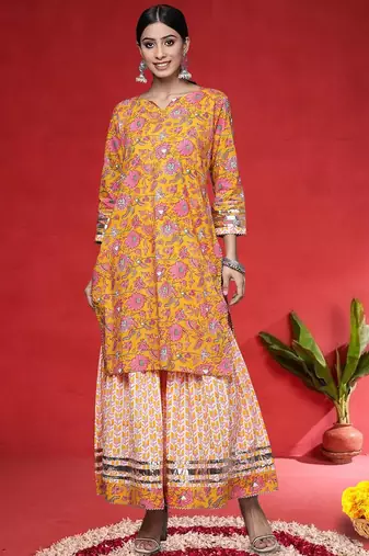 Women Floral Printed Regular Pure Cotton Kurti with Sharara