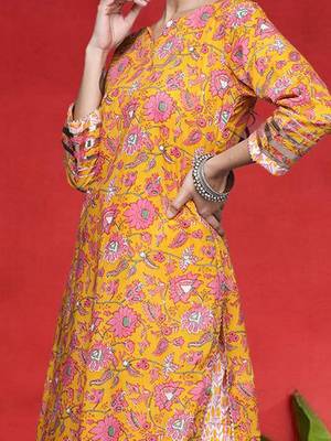 Women Floral Printed Regular Pure Cotton Kurti with Sharara 2